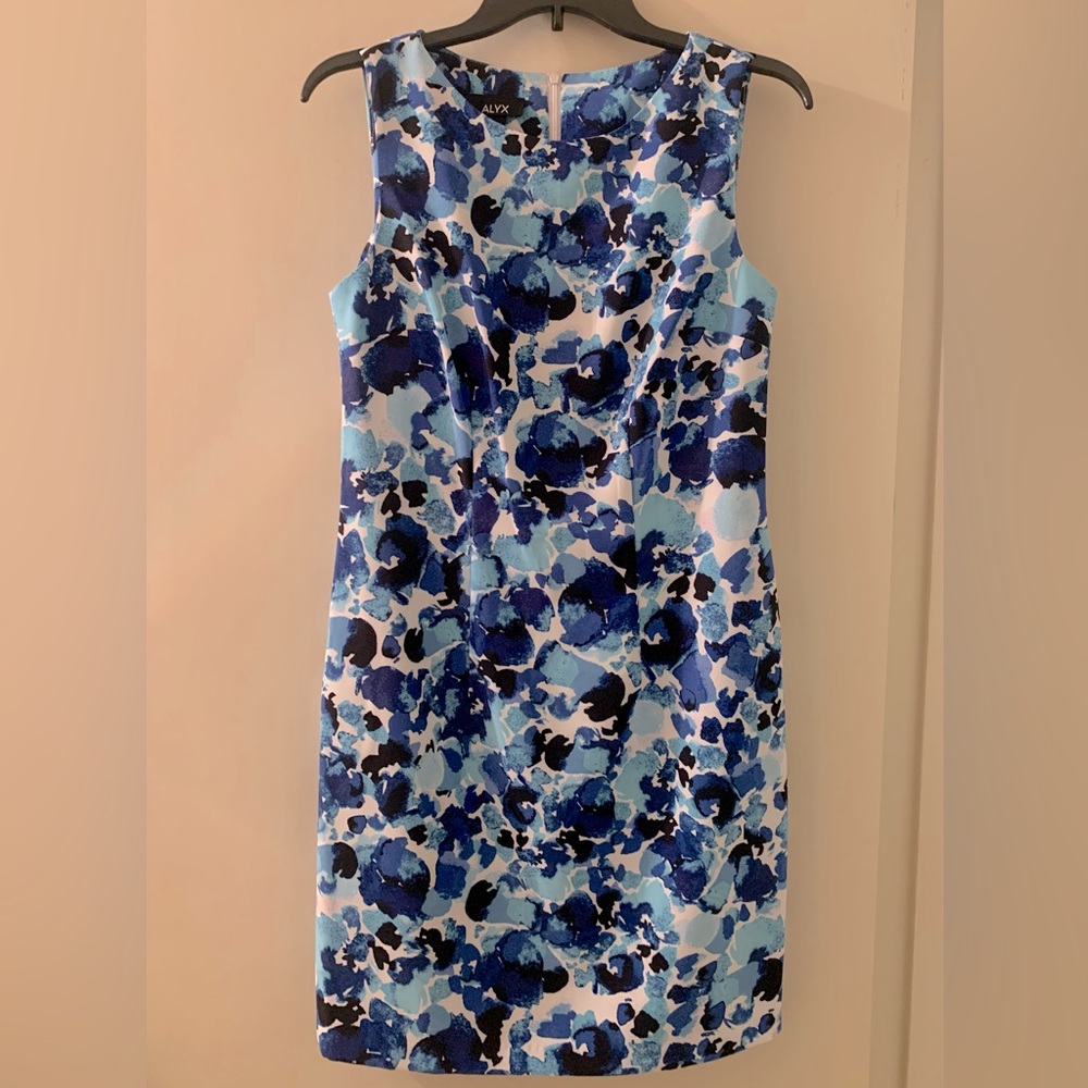 Blue flower printed dress. Size 6.